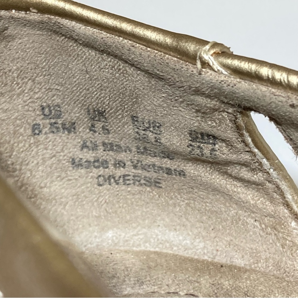 Life Stride Women's 6.5 Slip On Ballet Flats Gold Faux Leather Diverse Cut Out - Picture 13 of 14